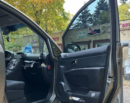 Серый Киа Каренс, объемом двигателя 1.58 л и пробегом 220 тыс. км за 8300 $, фото 17 на Automoto.ua