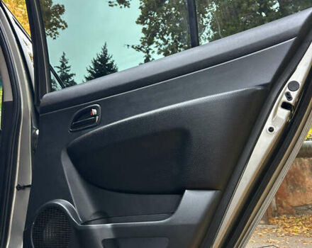 Серый Киа Каренс, объемом двигателя 1.58 л и пробегом 220 тыс. км за 8300 $, фото 16 на Automoto.ua