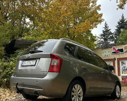 Серый Киа Каренс, объемом двигателя 1.58 л и пробегом 220 тыс. км за 8300 $, фото 4 на Automoto.ua