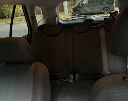 Серый Киа Каренс, объемом двигателя 1.58 л и пробегом 220 тыс. км за 8300 $, фото 12 на Automoto.ua