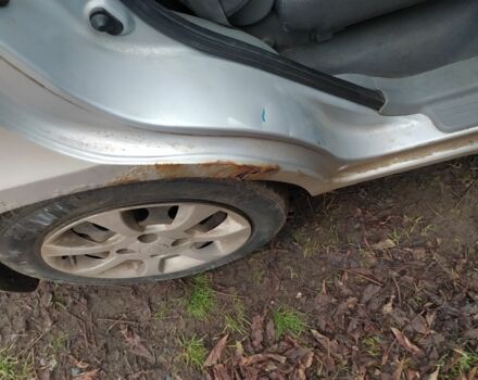 Серый Киа Каренс, объемом двигателя 2 л и пробегом 220 тыс. км за 1850 $, фото 14 на Automoto.ua