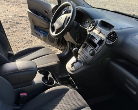 Серый Киа Каренс, объемом двигателя 2 л и пробегом 273 тыс. км за 5000 $, фото 8 на Automoto.ua