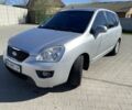 Серый Киа Каренс, объемом двигателя 2 л и пробегом 298 тыс. км за 5555 $, фото 1 на Automoto.ua