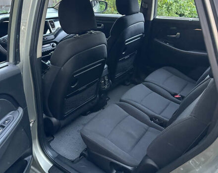 Серый Киа Каренс, объемом двигателя 1.69 л и пробегом 330 тыс. км за 11300 $, фото 6 на Automoto.ua