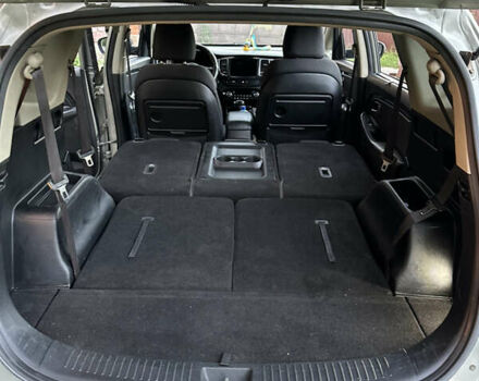 Серый Киа Каренс, объемом двигателя 1.69 л и пробегом 330 тыс. км за 11300 $, фото 8 на Automoto.ua