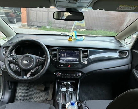 Серый Киа Каренс, объемом двигателя 1.69 л и пробегом 330 тыс. км за 11300 $, фото 5 на Automoto.ua