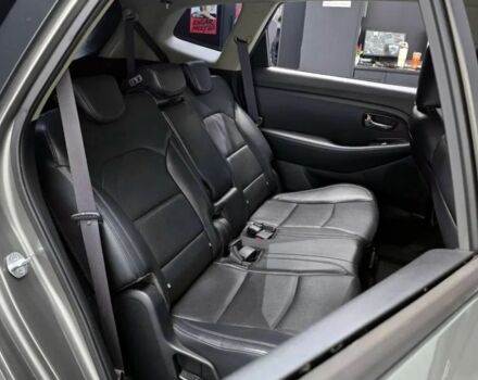 Серый Киа Каренс, объемом двигателя 2 л и пробегом 200 тыс. км за 10500 $, фото 2 на Automoto.ua