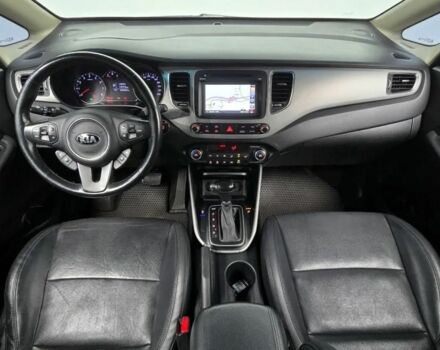 Серый Киа Каренс, объемом двигателя 2 л и пробегом 200 тыс. км за 10500 $, фото 5 на Automoto.ua