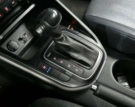 Серый Киа Каренс, объемом двигателя 2 л и пробегом 200 тыс. км за 10500 $, фото 4 на Automoto.ua