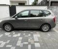 Серый Киа Каренс, объемом двигателя 2 л и пробегом 160 тыс. км за 7500 $, фото 1 на Automoto.ua