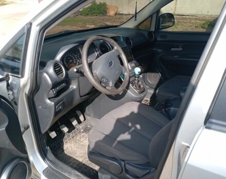 Серый Киа Каренс, объемом двигателя 2 л и пробегом 196 тыс. км за 5200 $, фото 7 на Automoto.ua