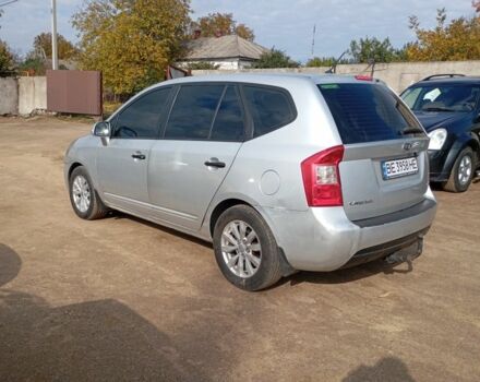 Серый Киа Каренс, объемом двигателя 2 л и пробегом 196 тыс. км за 5200 $, фото 4 на Automoto.ua