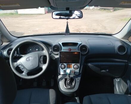 Серый Киа Каренс, объемом двигателя 2 л и пробегом 196 тыс. км за 5200 $, фото 6 на Automoto.ua