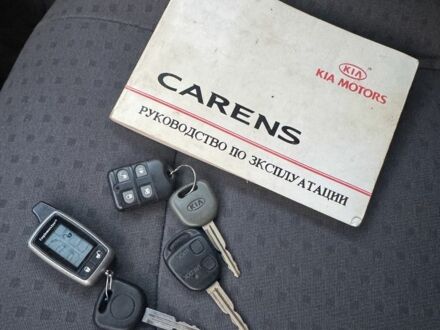 Сірий Кіа Каренс, об'ємом двигуна 1.8 л та пробігом 323 тис. км за 3350 $, фото 1 на Automoto.ua