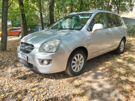 Серый Киа Каренс, объемом двигателя 2 л и пробегом 352 тыс. км за 4950 $, фото 1 на Automoto.ua