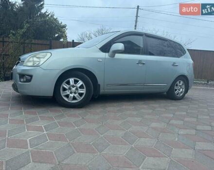 Серый Киа Каренс, объемом двигателя 2 л и пробегом 275 тыс. км за 4250 $, фото 1 на Automoto.ua