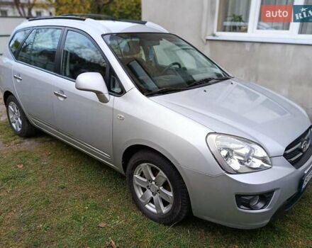 Серый Киа Каренс, объемом двигателя 2 л и пробегом 222 тыс. км за 5500 $, фото 1 на Automoto.ua