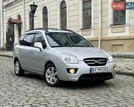Серый Киа Каренс, объемом двигателя 2 л и пробегом 173 тыс. км за 6700 $, фото 1 на Automoto.ua