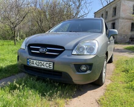 Серый Киа Каренс, объемом двигателя 2 л и пробегом 300 тыс. км за 6500 $, фото 1 на Automoto.ua