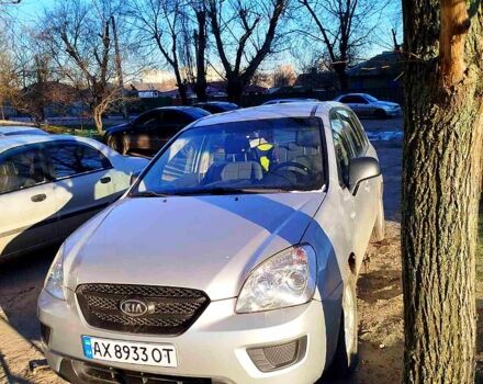 Серый Киа Каренс, объемом двигателя 2 л и пробегом 230 тыс. км за 5200 $, фото 1 на Automoto.ua