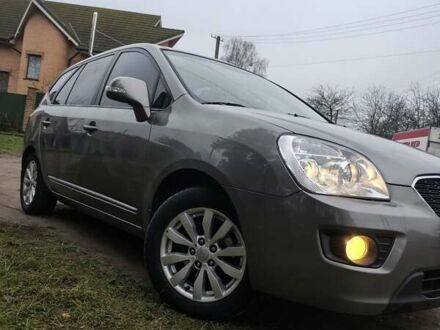 Серый Киа Каренс, объемом двигателя 2 л и пробегом 49 тыс. км за 10000 $, фото 1 на Automoto.ua