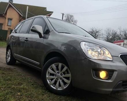 Серый Киа Каренс, объемом двигателя 2 л и пробегом 49 тыс. км за 10000 $, фото 1 на Automoto.ua