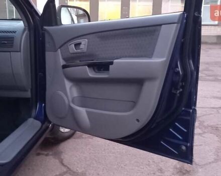 Синий Киа Каренс, объемом двигателя 2 л и пробегом 190 тыс. км за 4700 $, фото 16 на Automoto.ua