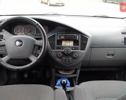 Синий Киа Каренс, объемом двигателя 2 л и пробегом 190 тыс. км за 4800 $, фото 10 на Automoto.ua