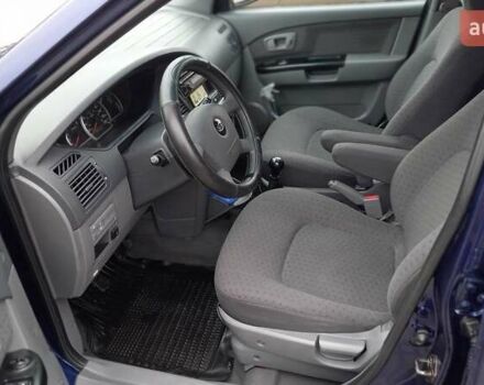 Синий Киа Каренс, объемом двигателя 2 л и пробегом 190 тыс. км за 4800 $, фото 12 на Automoto.ua