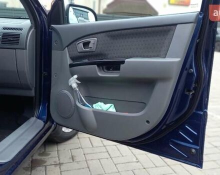 Синий Киа Каренс, объемом двигателя 2 л и пробегом 190 тыс. км за 4800 $, фото 17 на Automoto.ua