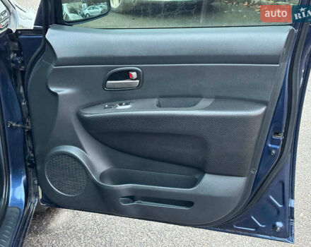 Синий Киа Каренс, объемом двигателя 2 л и пробегом 234 тыс. км за 6990 $, фото 20 на Automoto.ua