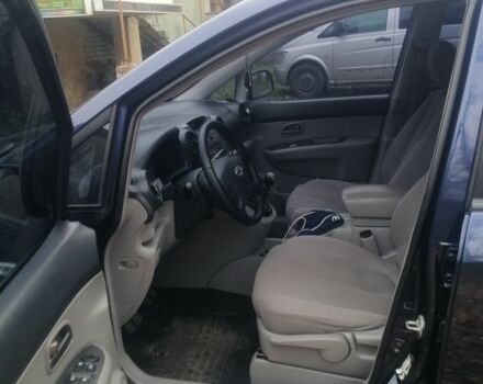 Синий Киа Каренс, объемом двигателя 2 л и пробегом 244 тыс. км за 6000 $, фото 7 на Automoto.ua