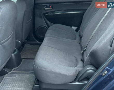 Синий Киа Каренс, объемом двигателя 2 л и пробегом 234 тыс. км за 6990 $, фото 15 на Automoto.ua