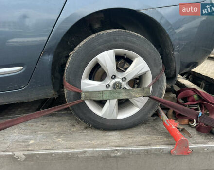 Синий Киа Каренс, объемом двигателя 2 л и пробегом 176 тыс. км за 2399 $, фото 4 на Automoto.ua