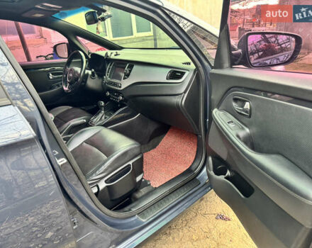 Синій Кіа Каренс, об'ємом двигуна 1.7 л та пробігом 75 тис. км за 13000 $, фото 5 на Automoto.ua