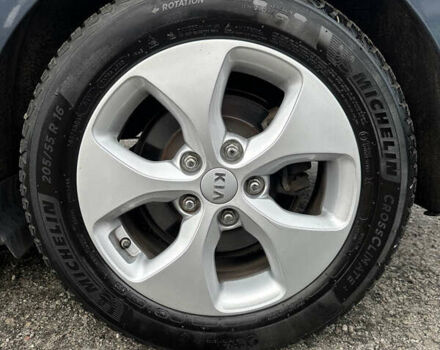 Синий Киа Каренс, объемом двигателя 1.69 л и пробегом 188 тыс. км за 12300 $, фото 6 на Automoto.ua