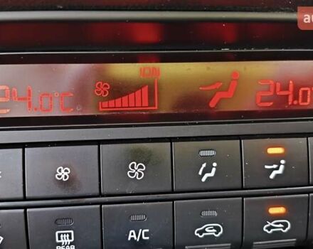 Синій Кіа Каренс, об'ємом двигуна 2 л та пробігом 228 тис. км за 10200 $, фото 17 на Automoto.ua
