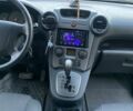 Синий Киа Каренс, объемом двигателя 2 л и пробегом 234 тыс. км за 6500 $, фото 2 на Automoto.ua