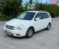 Белый Киа Карнивал, объемом двигателя 2.9 л и пробегом 420 тыс. км за 4950 $, фото 1 на Automoto.ua
