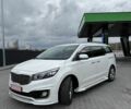 Белый Киа Карнивал, объемом двигателя 2.2 л и пробегом 167 тыс. км за 17200 $, фото 1 на Automoto.ua