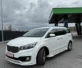 Белый Киа Карнивал, объемом двигателя 2.2 л и пробегом 167 тыс. км за 18800 $, фото 1 на Automoto.ua
