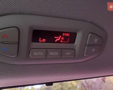 Білий Кіа Карнівал, об'ємом двигуна 2.2 л та пробігом 143 тис. км за 22000 $, фото 5 на Automoto.ua