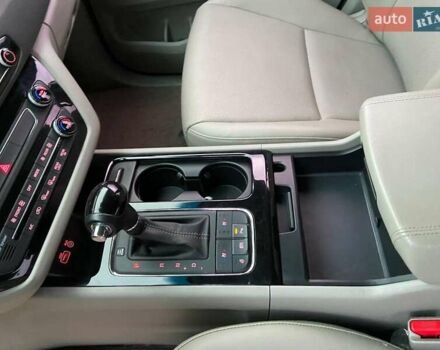 Білий Кіа Карнівал, об'ємом двигуна 2.2 л та пробігом 143 тис. км за 22000 $, фото 56 на Automoto.ua