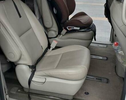 Білий Кіа Карнівал, об'ємом двигуна 2.2 л та пробігом 143 тис. км за 22000 $, фото 29 на Automoto.ua