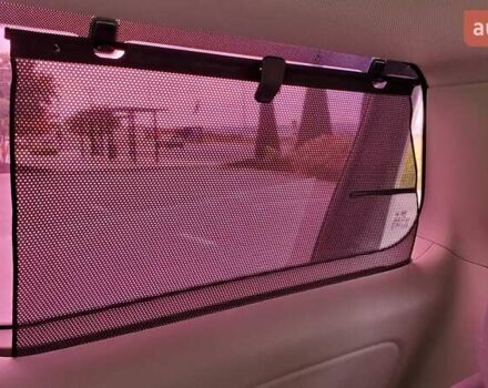 Білий Кіа Карнівал, об'ємом двигуна 2.2 л та пробігом 143 тис. км за 22000 $, фото 21 на Automoto.ua