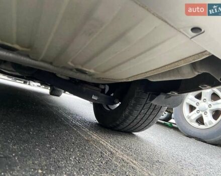 Білий Кіа Карнівал, об'ємом двигуна 2.2 л та пробігом 143 тис. км за 22000 $, фото 54 на Automoto.ua