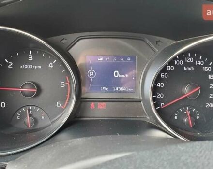 Білий Кіа Карнівал, об'ємом двигуна 2.2 л та пробігом 143 тис. км за 22000 $, фото 13 на Automoto.ua