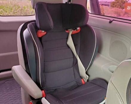 Білий Кіа Карнівал, об'ємом двигуна 2.2 л та пробігом 143 тис. км за 22000 $, фото 23 на Automoto.ua