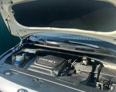 Білий Кіа Карнівал, об'ємом двигуна 2.2 л та пробігом 101 тис. км за 15600 $, фото 4 на Automoto.ua