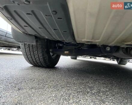 Білий Кіа Карнівал, об'ємом двигуна 2.2 л та пробігом 143 тис. км за 22000 $, фото 55 на Automoto.ua